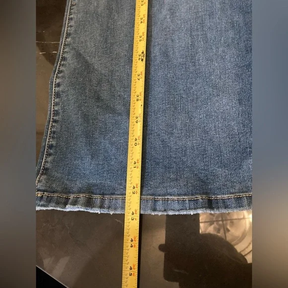 Torrid Luxe Slim Bootcut Jeans Super
Stretch Light Wash Size 24 boho Everyday - Picture 14 of 15